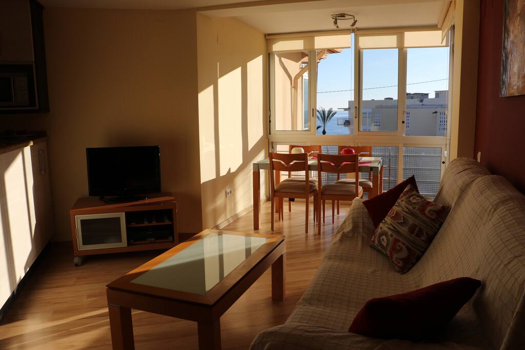 Enjoy you meals with a sea view
