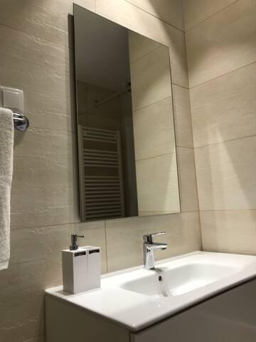 Lisbon10 C gallery image 4