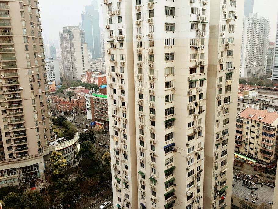 high-rise apartment in the city center市中心高层公寓