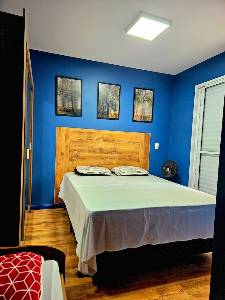 Спална соба апартман со 1 брачен кревет и единечен кревет/двоен кревет