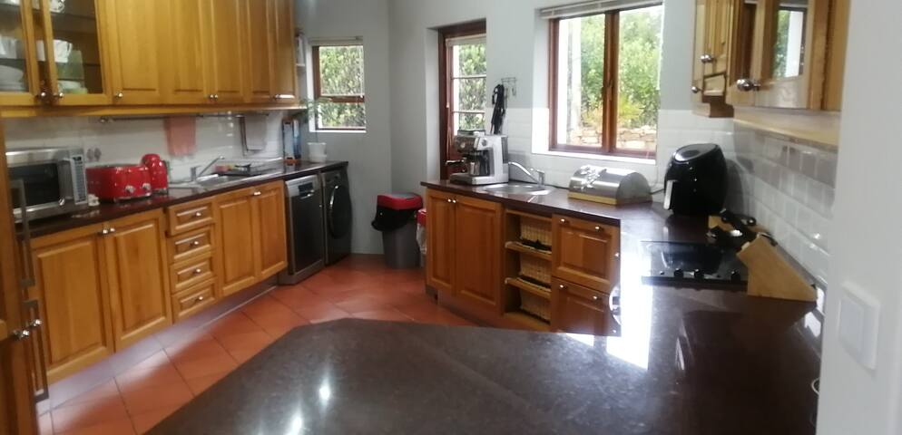 Spacious family home with fireplaces, pool &view gallery image 5