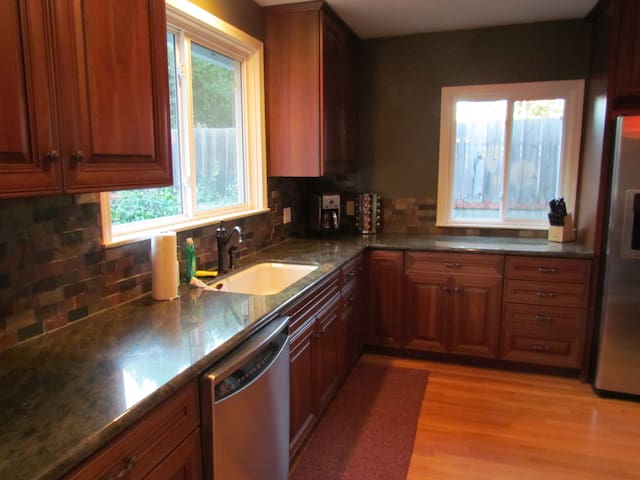 Fairmont Ave 4Br/3Ba, Great Family Neighborhood gallery image 3