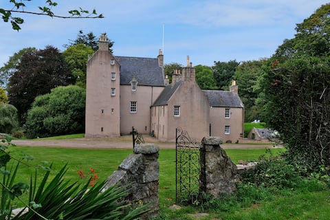 East Wing of Fairy-Tale Lickleyhead Castle