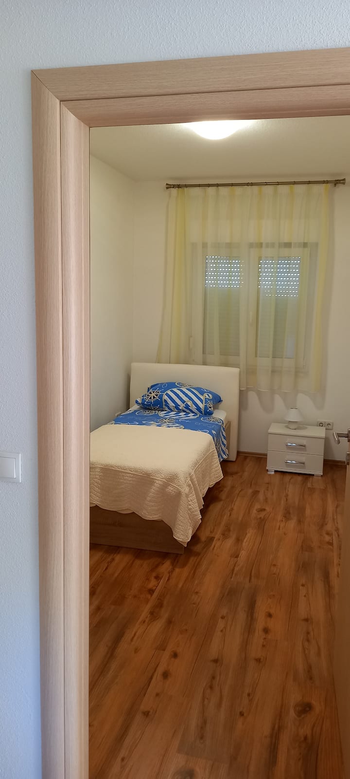 第三间卧室配备单人床