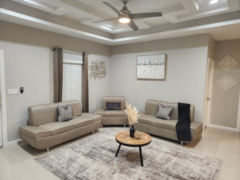 Top Airbnb: Gated, elegant condo w/yard•Walk to dining & shops in Pharr
