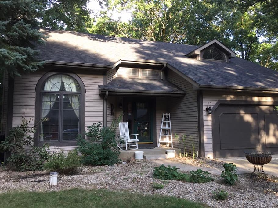 Our home is in a quiet, wooded, safe and serene neighborhood located 6 miles from the hustle and bustle of busy South Bend.