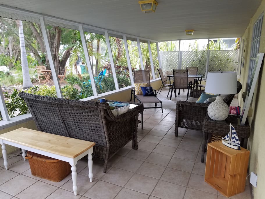 Beautiful screened, private Lanai looking out to tropical landscape for relaxing, enjoying company or dining.