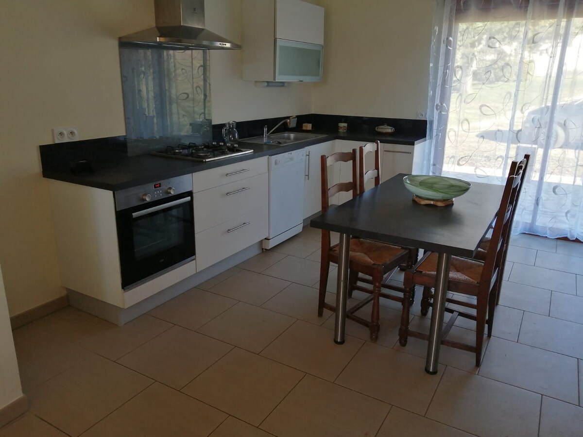 Top performing Airbnb: 🌞 Charming cozy house in the countryside 🏠 in Les Eyzies