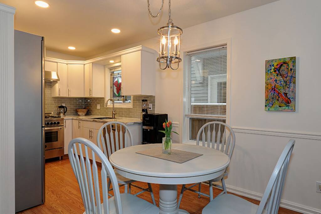 Dining area - can seat up to 6 people
