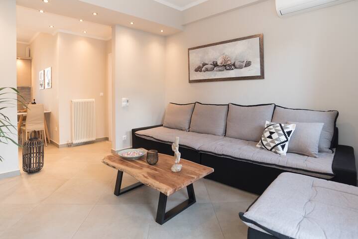 Amazing terrace of Acropolis! 10min walk to Plaka! gallery image 3