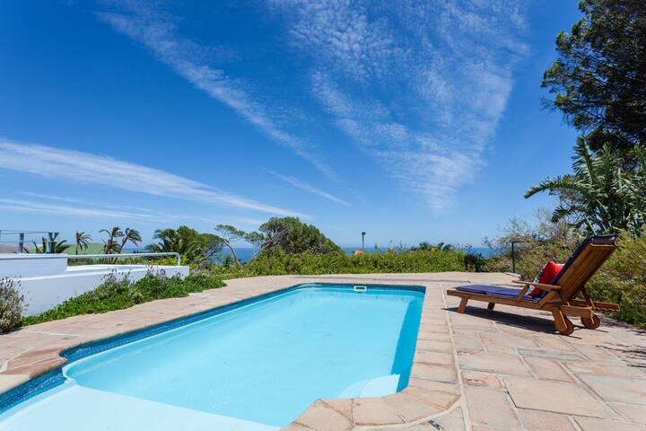 Camps Bay home sleeps 10. 5 min walk to beach. gallery image 3