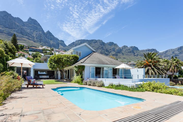 Camps Bay home sleeps 10. 5 min walk to beach.