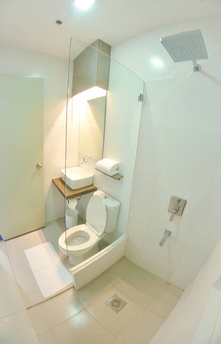 Felix Residences bathroom