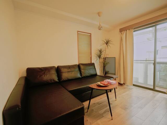 A single villa. The subway station is very close. gallery image 3