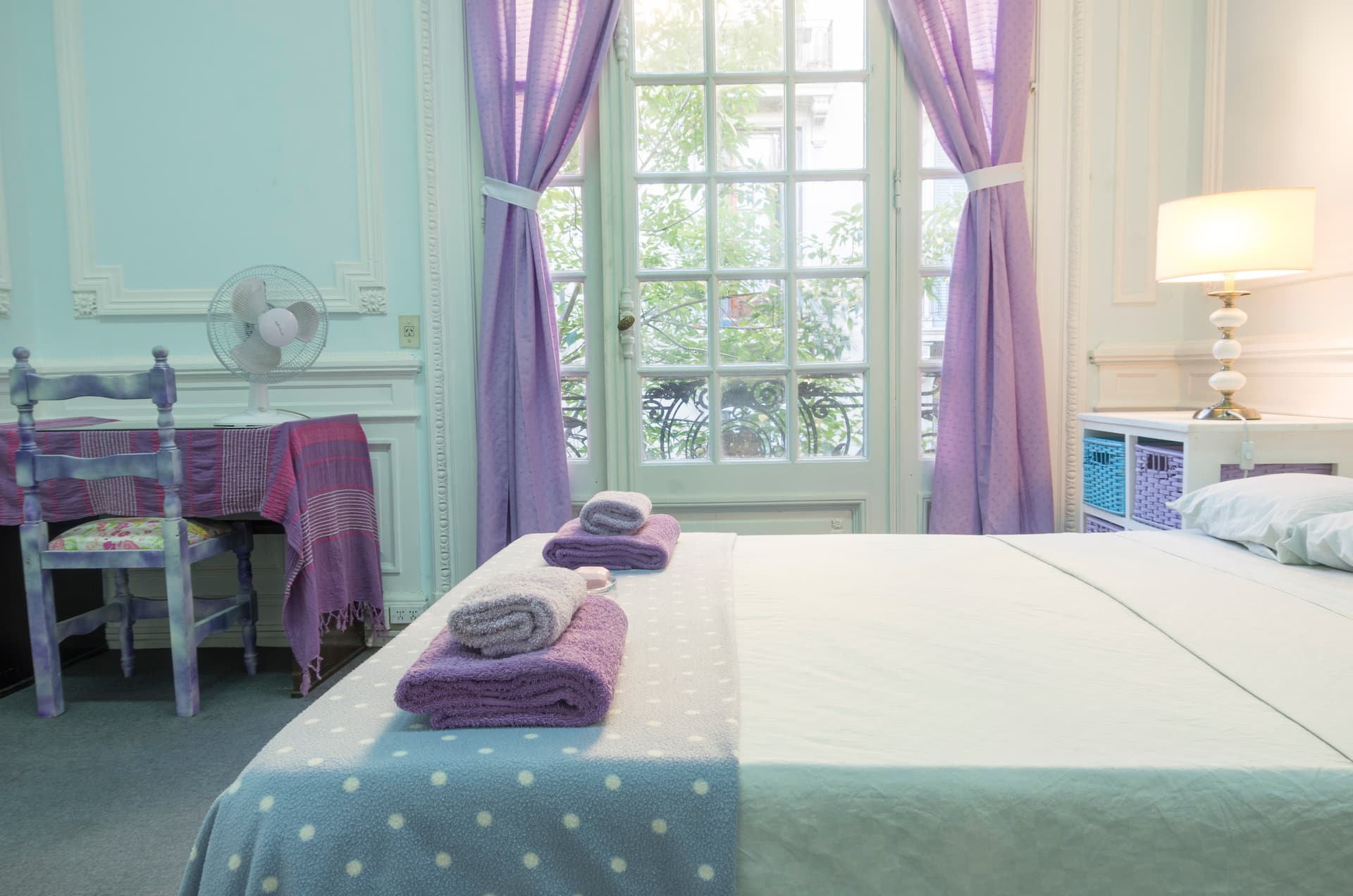 Double bedroom with balcony in historic shared-bath apartment in Constitución