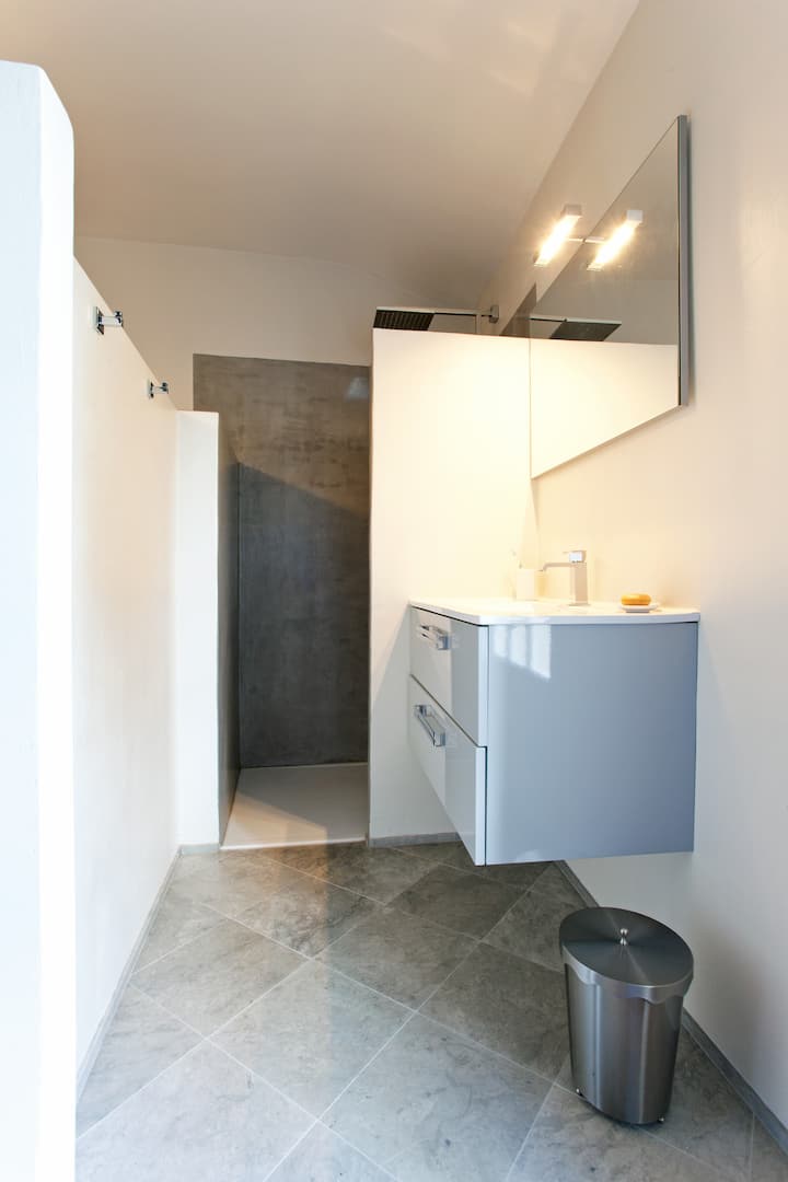 Chumba cha kuogea (chumba cha bluu)