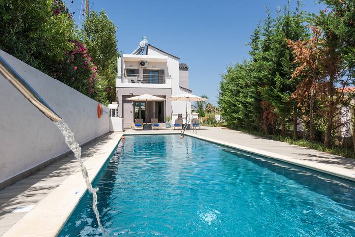 Eleftheria Villa, private pool, close to the sea