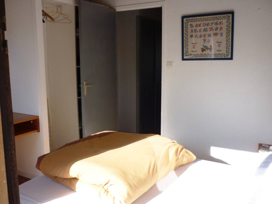 chambre adulte avec lit double
