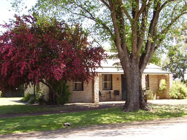Stone Cottage- Ross- Tasmania
