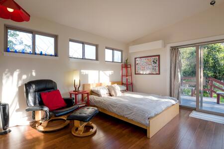 Secluded backyard cottage