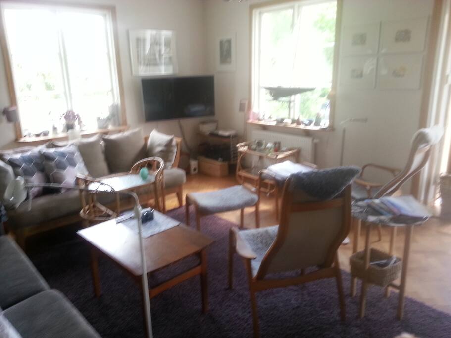 Livingroom east with TV