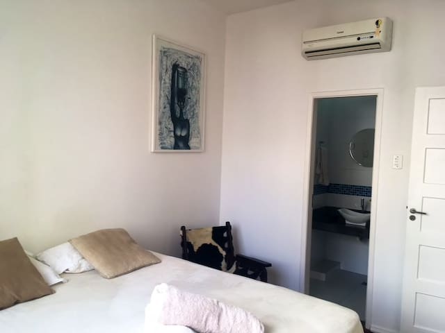Charming Suite with AC + bathroom in Ipanema