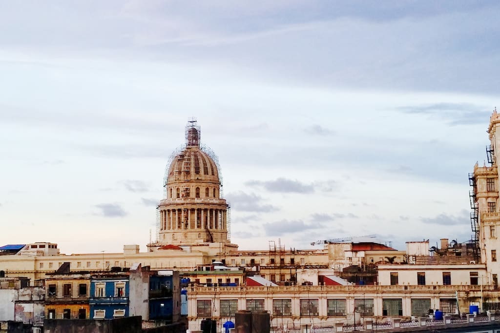El Capitolio se encuentra a pocos metros de la casa.