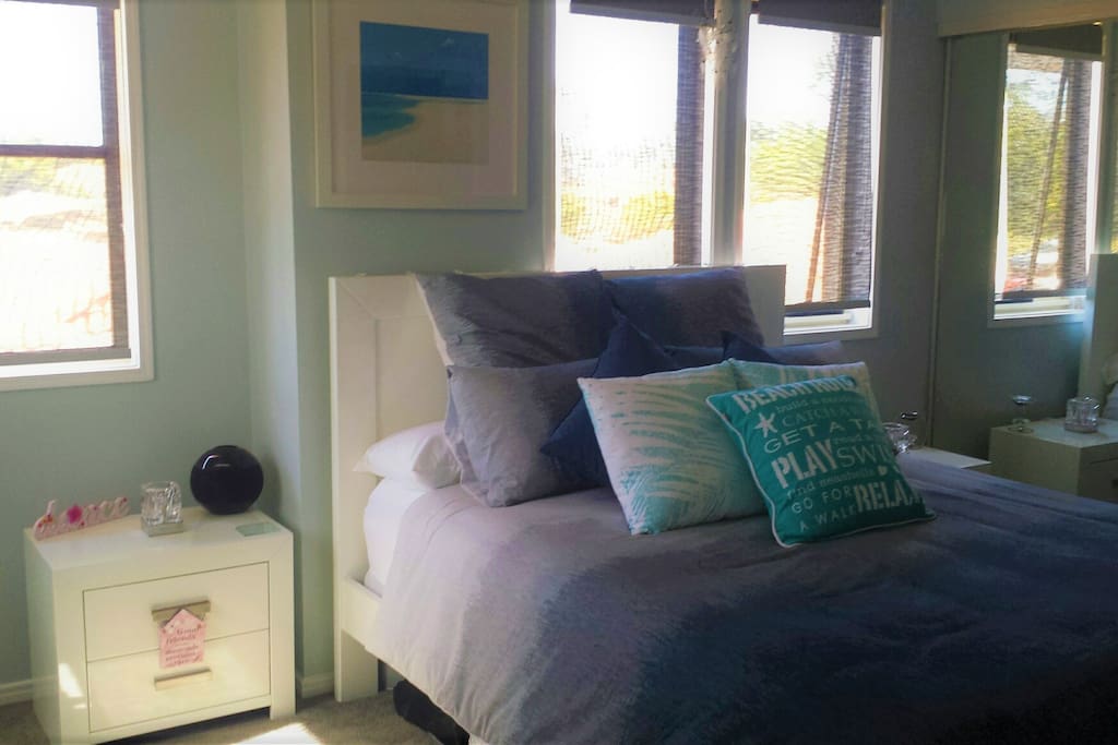 Bright & fresh beach room