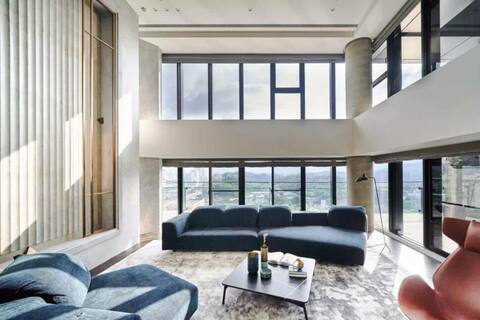 (Yacht Club for three years) The One Story Peak Sky Club