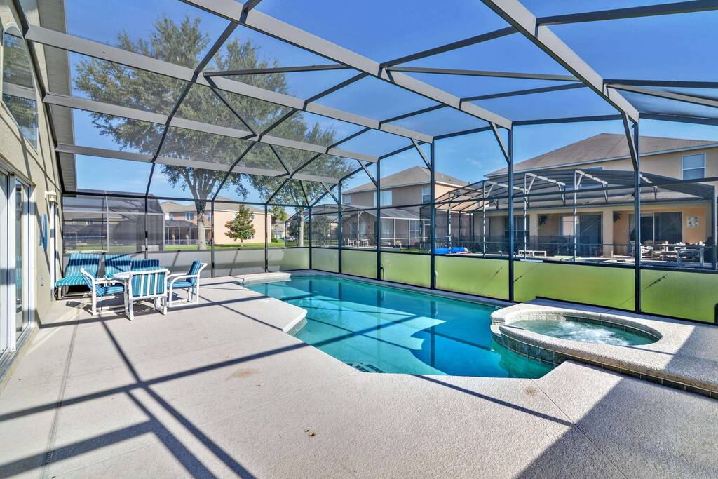 Sitting by the pool to enjoy a leisurely breakfast is a great way to start each day of your vacation here in Orlando. Make sure to take a relaxed and gentle approach before the excitement of the theme parks nearby!