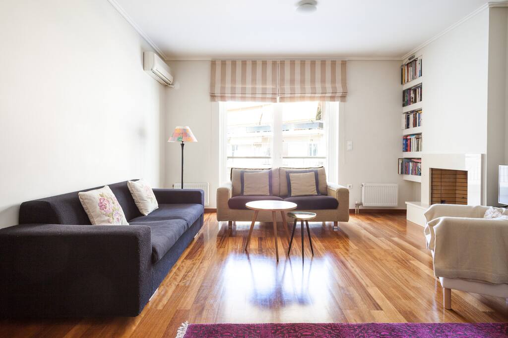 Living room (oriented South)