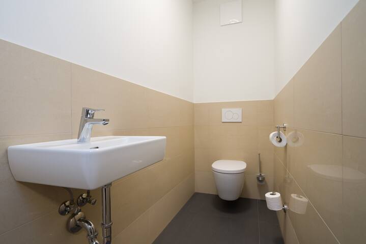 MyApartments Vienna 4 Bedroom Apartment & balcony gallery image 4