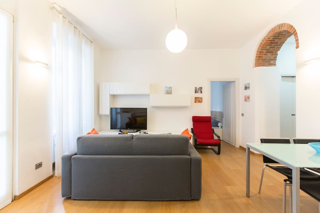 Living room con divano letto matrimoniale per due. Living room with sofabed for 2 (pull out doublebed for 2)