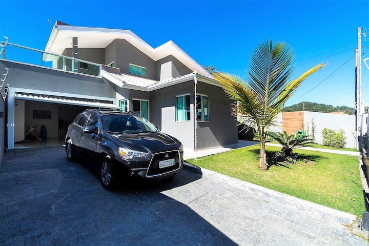 BEAUTIFUL HOUSE WITH POOL IN BOMBINHAS