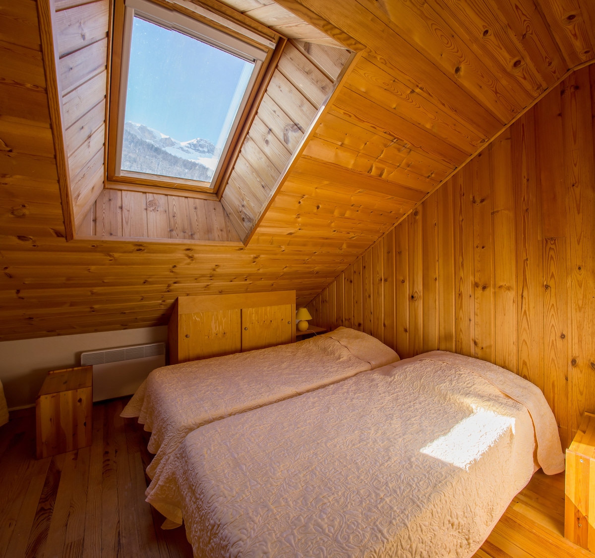 2. spavaća soba s zimskim pogledom na velux