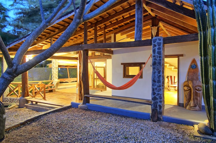 Casa Mambo  - Tamarindo Surf House