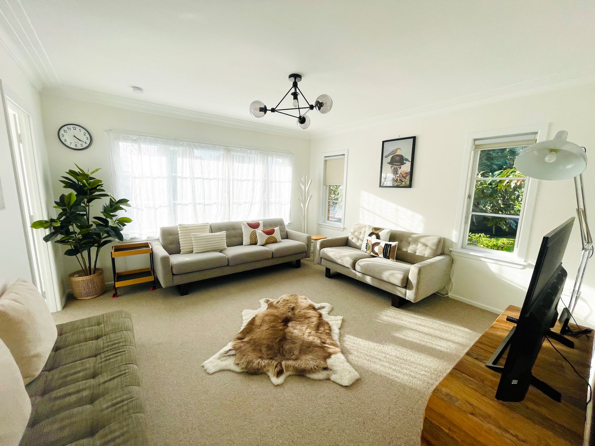 4 Kms from Akl Airport Entire House, Big garden.