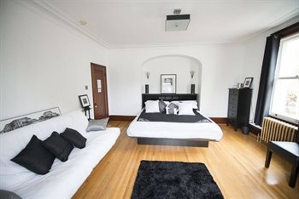 Chambre Symphonie, lit king