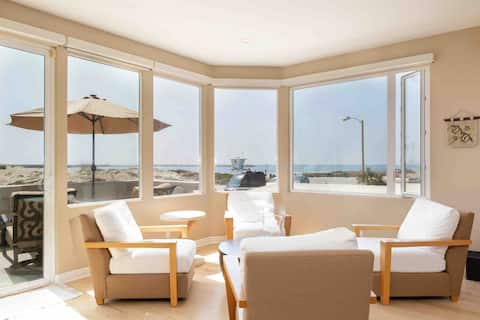 Contemporary Beach House with Expansive Ocean View