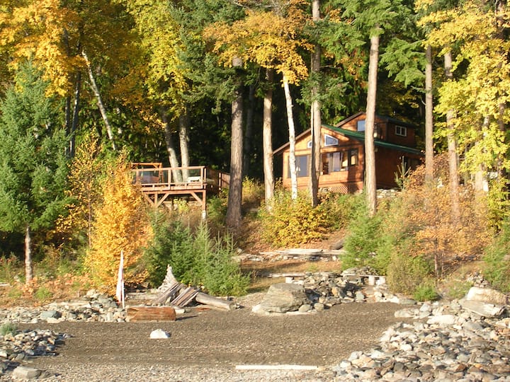 KOOTENAI HIDEAWAY LAKEFRONT COTTAGE Cabins for Rent in Kaslo, British