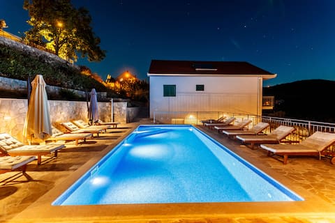 Villa Marija 4* villa with heated pool near Split
