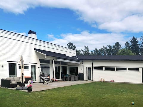 Modern villa close tothe City, beach & archipelago