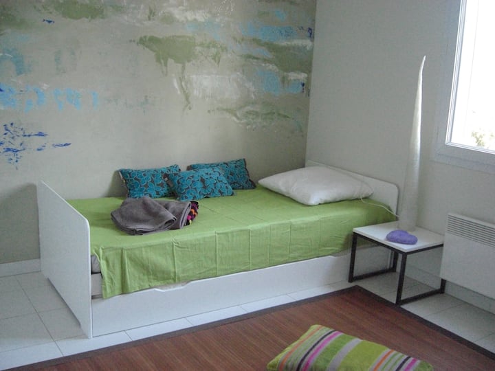 Chambre 4 
4 couchages
2 lits simples et 1 lit superposé