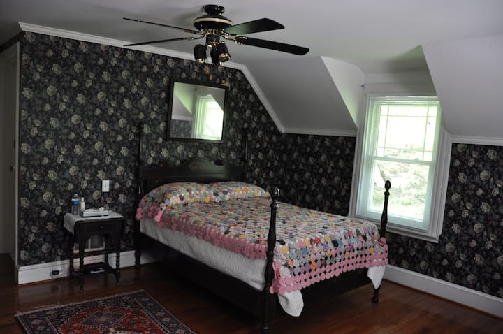 Wayne B & B Inn - Mainline Room