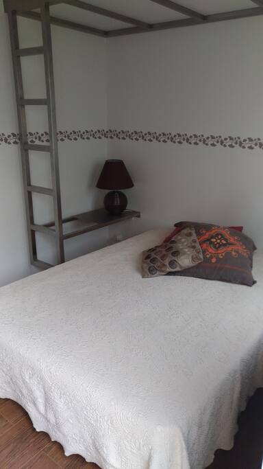 Lit double et simple en mezzanine