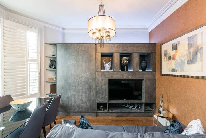 Stylish 2BR home in the heart of Chelsea! gallery image 3