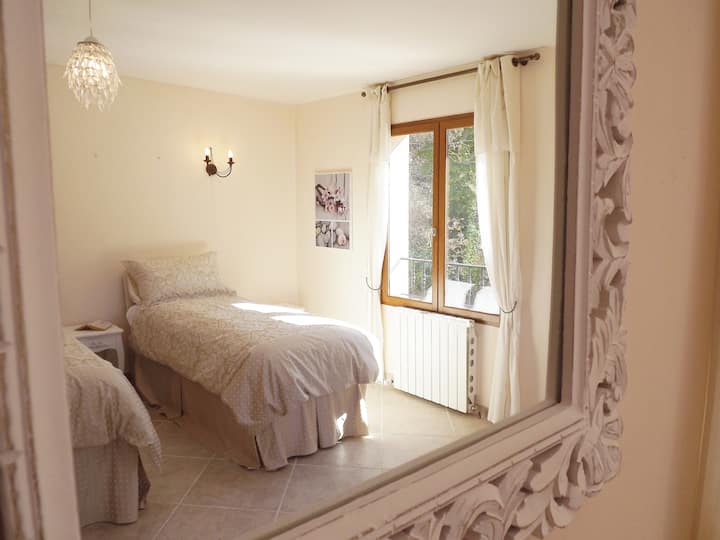 Chambre 2, chambre à deux lits
