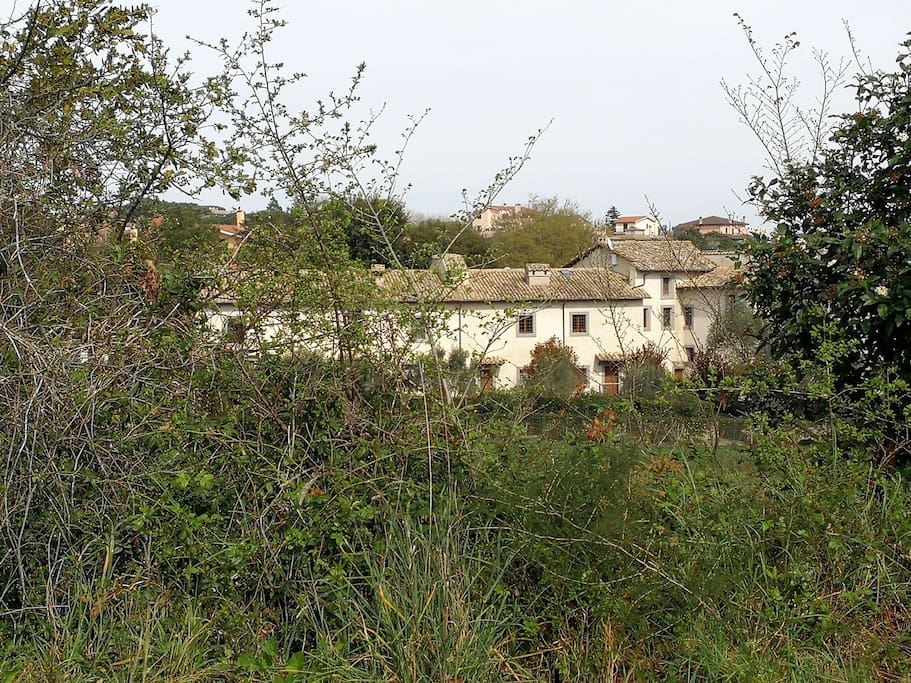 Il casale dalla collina vicino