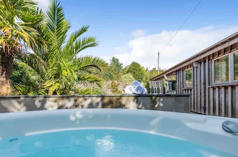 The Barn for 18 at Salcombe Farm