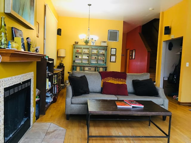 Spacious & serene in hip spot. Sleeps 4.